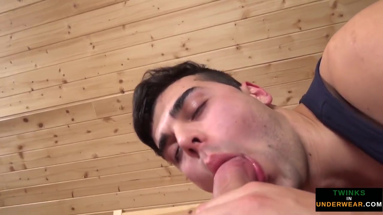 Skinny Twink Creampied In Threesome Bareback Analsex