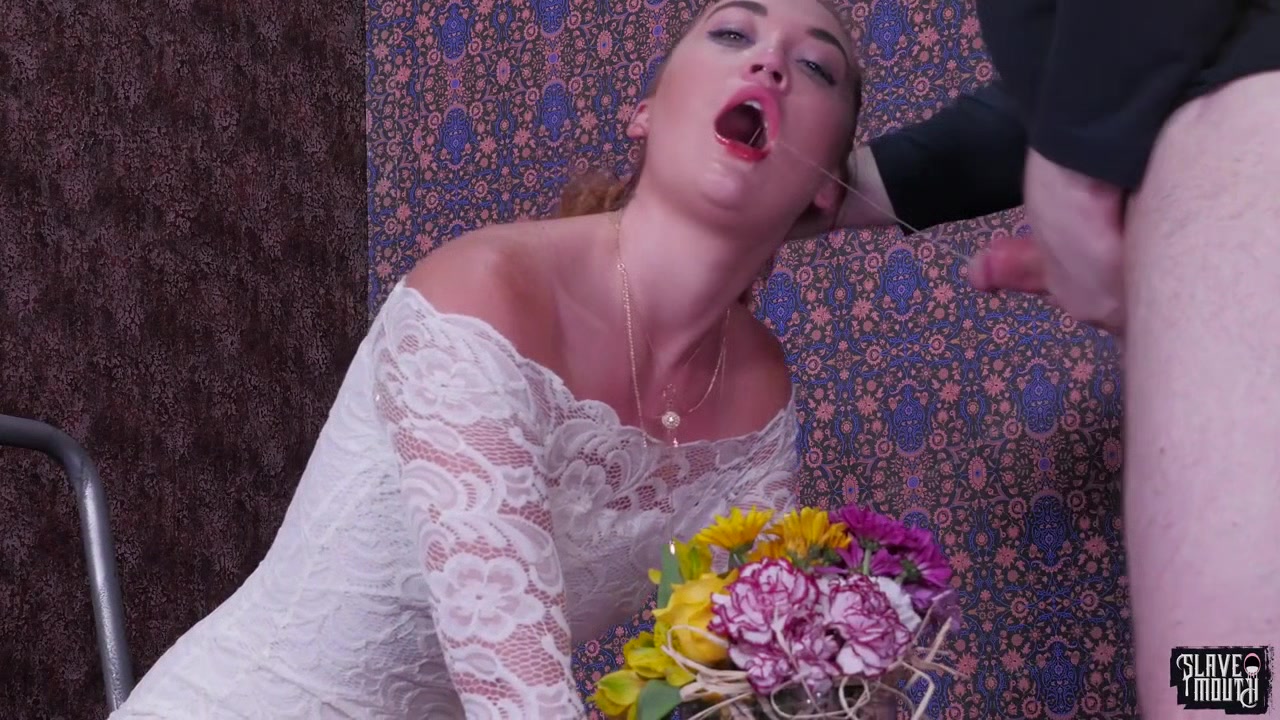 Submissive babe sucking master