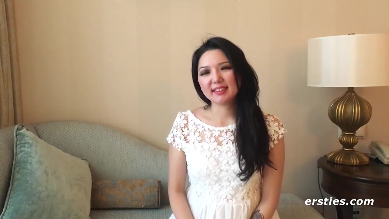 Start-up-grunderin Ameliya Aus Kasachstan Masturbiert Mit Einem Vibrator