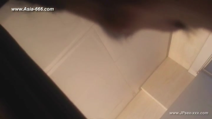 peeping chinese girls bathing.1