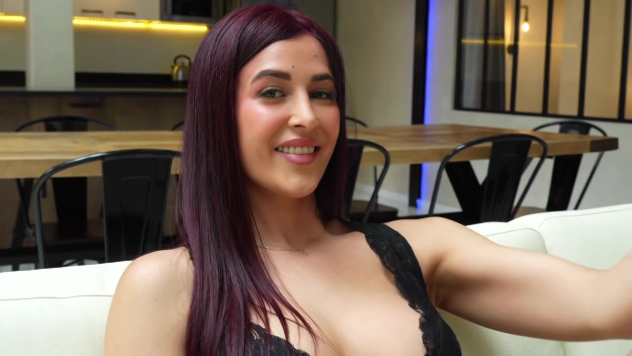 Lily Rose, 35, loves to please men... - Jacquie et Michel TV