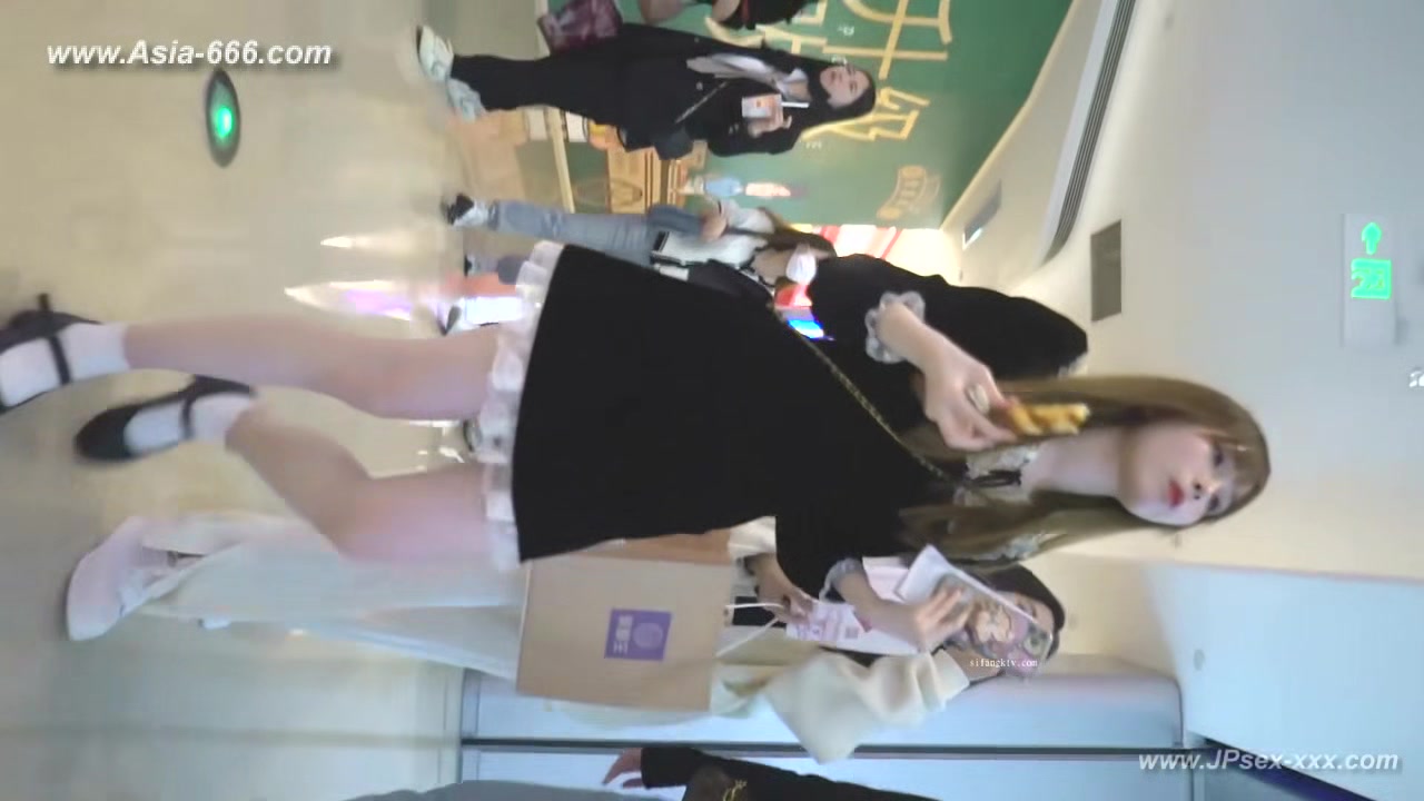 peeping chinese amateur upskirt.120