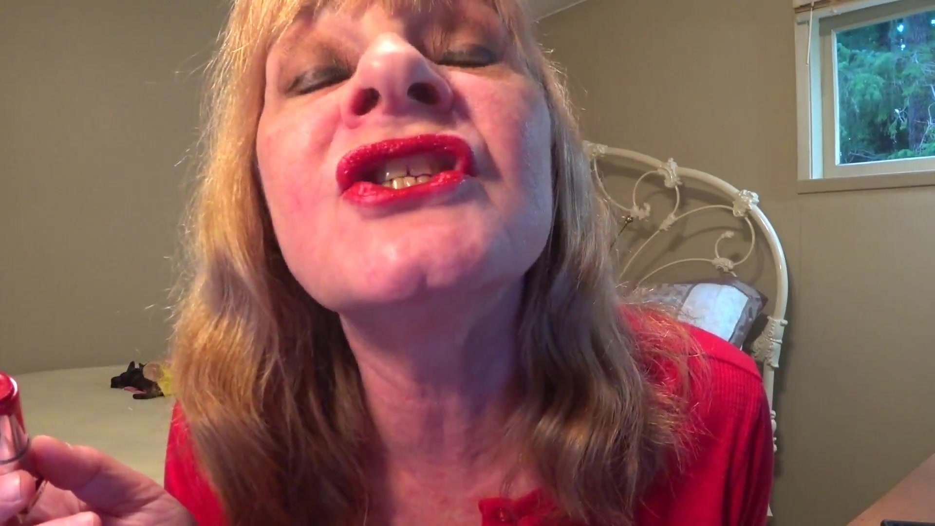Sexy Mouth Tour With Red Hot Lips - TacAmateurs