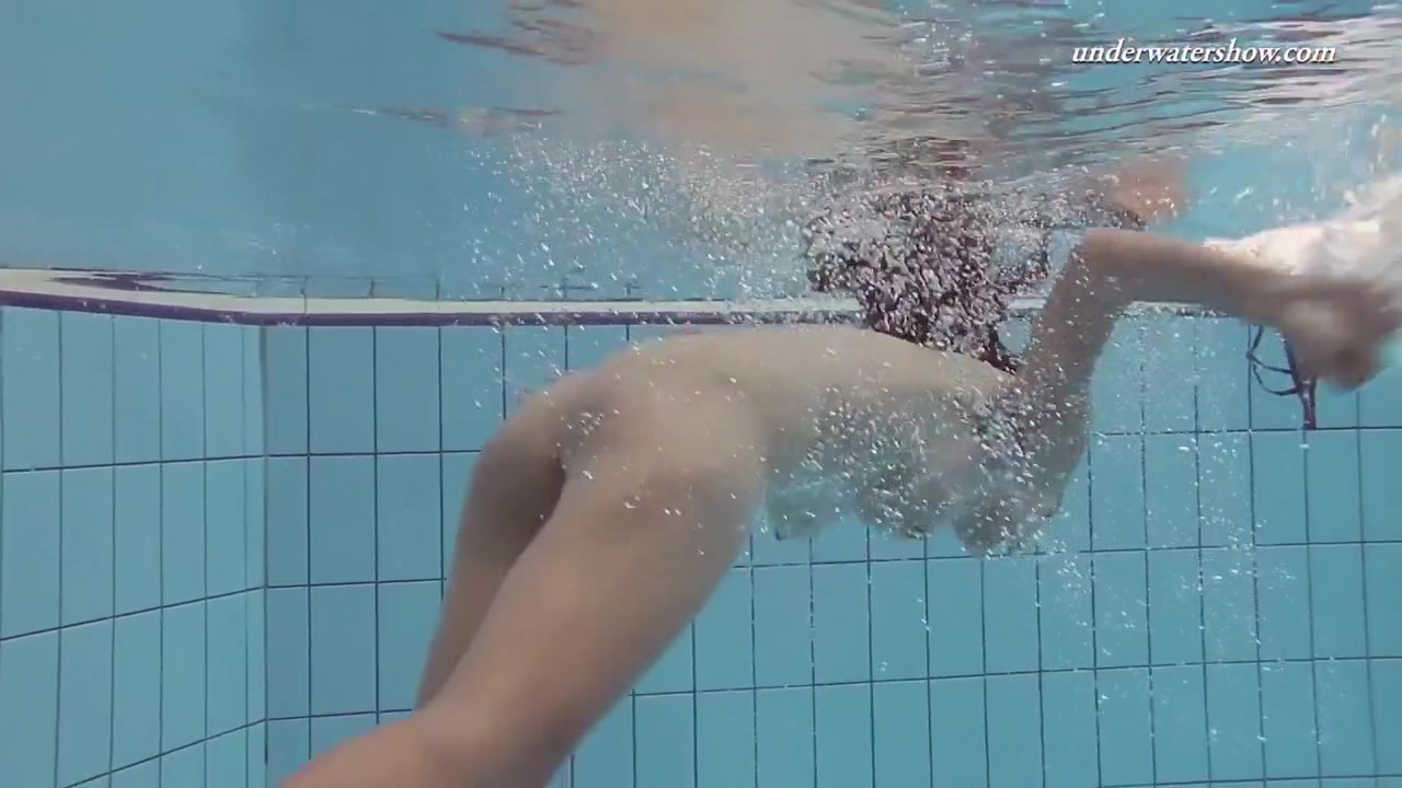 Czech teen 18+ Sima In The Public Swimming Pool Nude