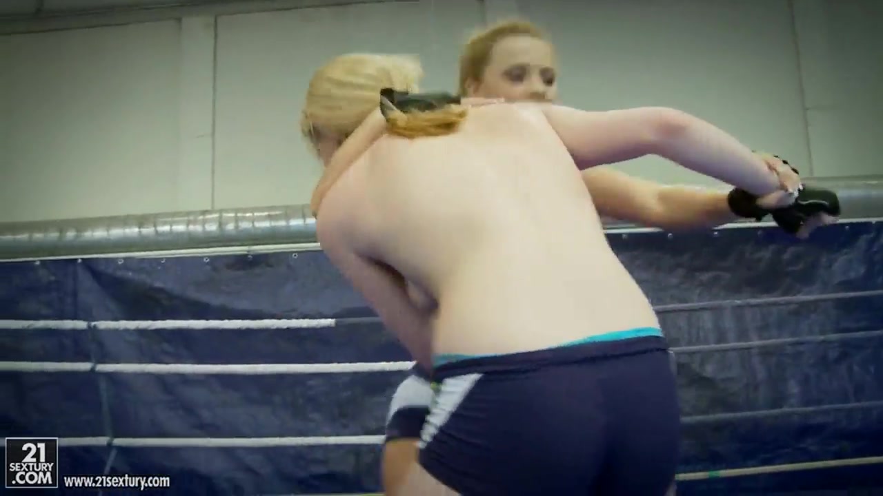 Amazing fight of amazing babes Alice King and Daikiri