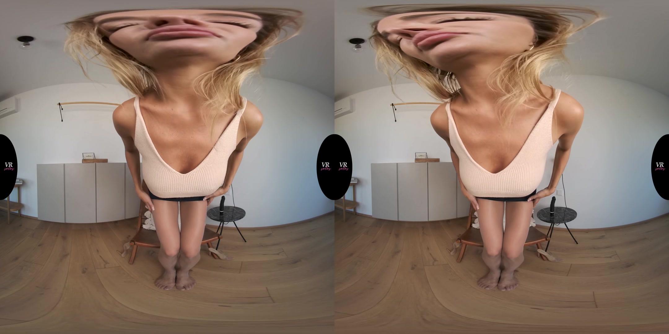 Venera Uncovers Her Stunning Body And Masturbates - VRsolos