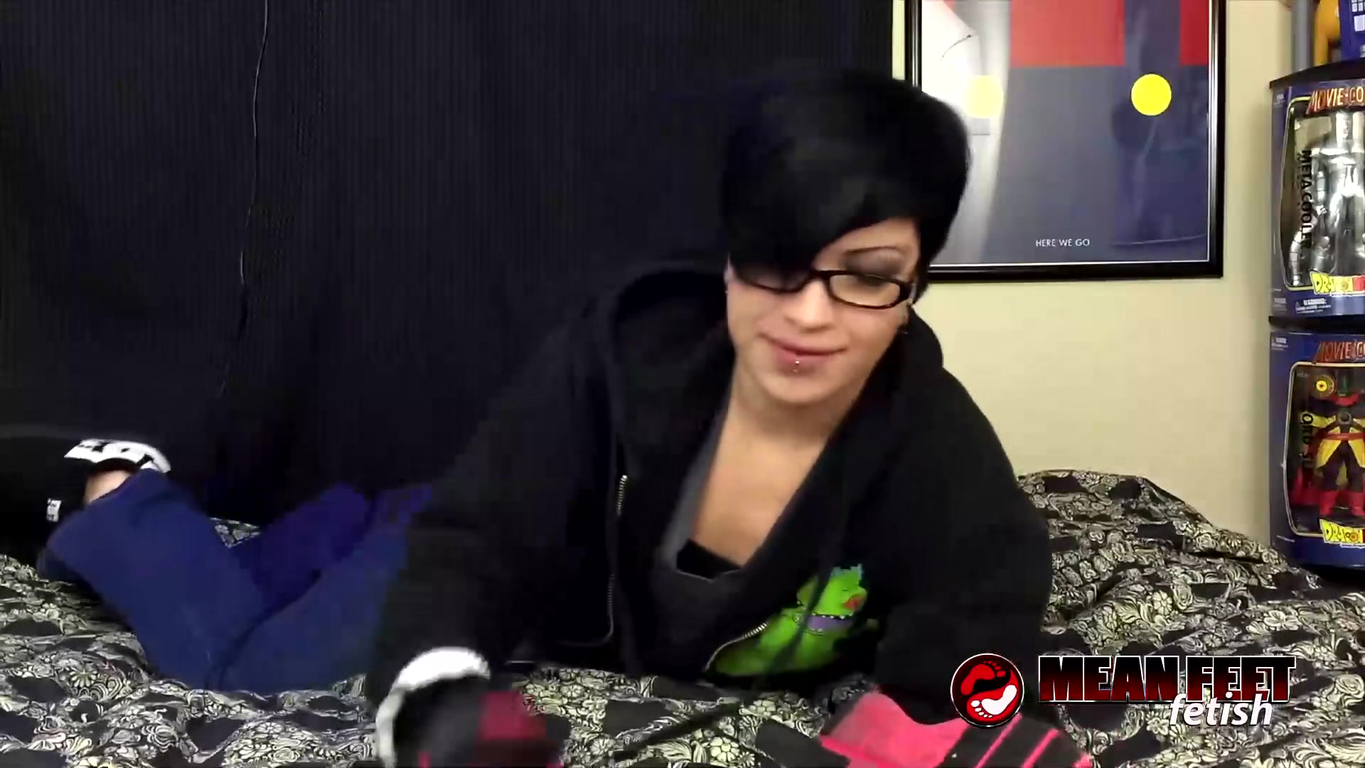 Nerdy Cassandra Cain Wants To Show Her New Looks