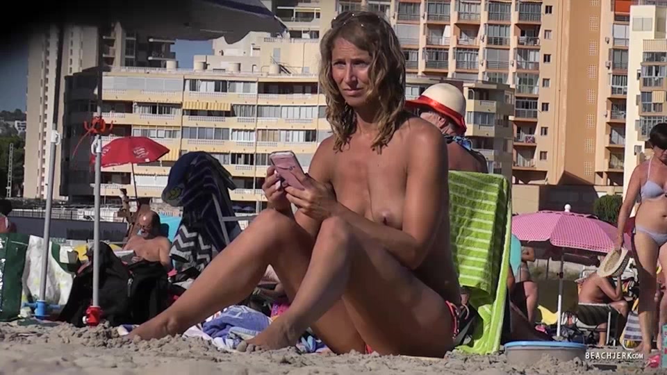 Goldie Milf - BeachJerk