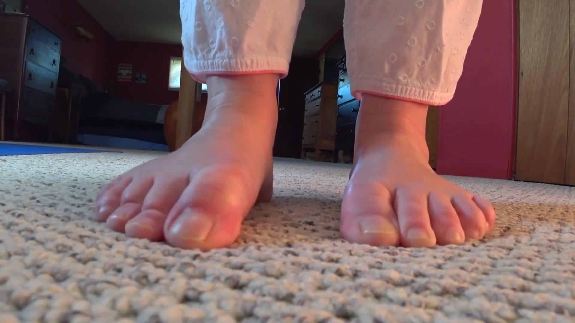 Sensual Bare Foot Worship - CougarBabeJolee