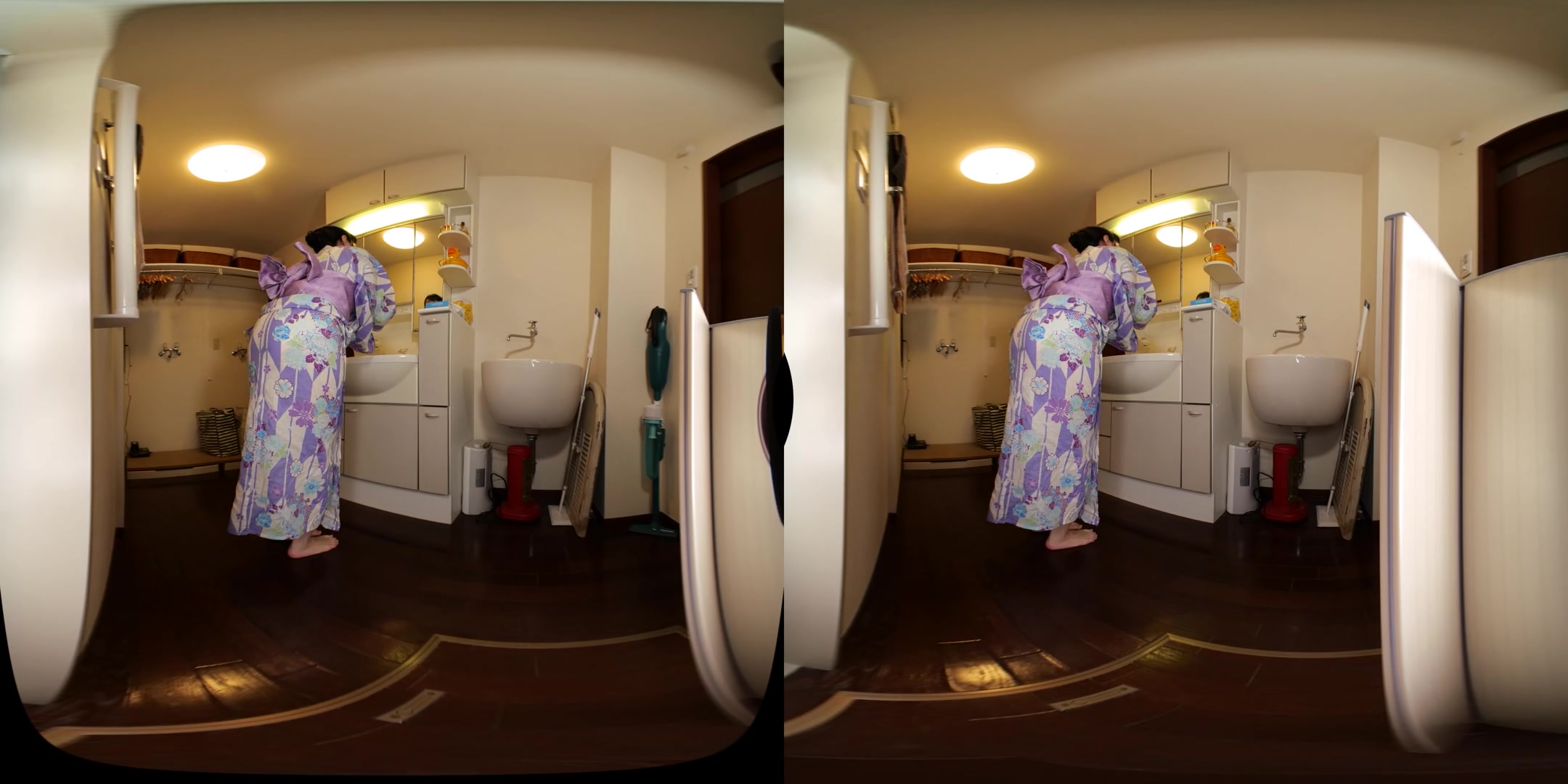 Sara Minamino - Peeping Through the Gap To Look at What You're Wearing: Sara Minamino - FANTASTICA