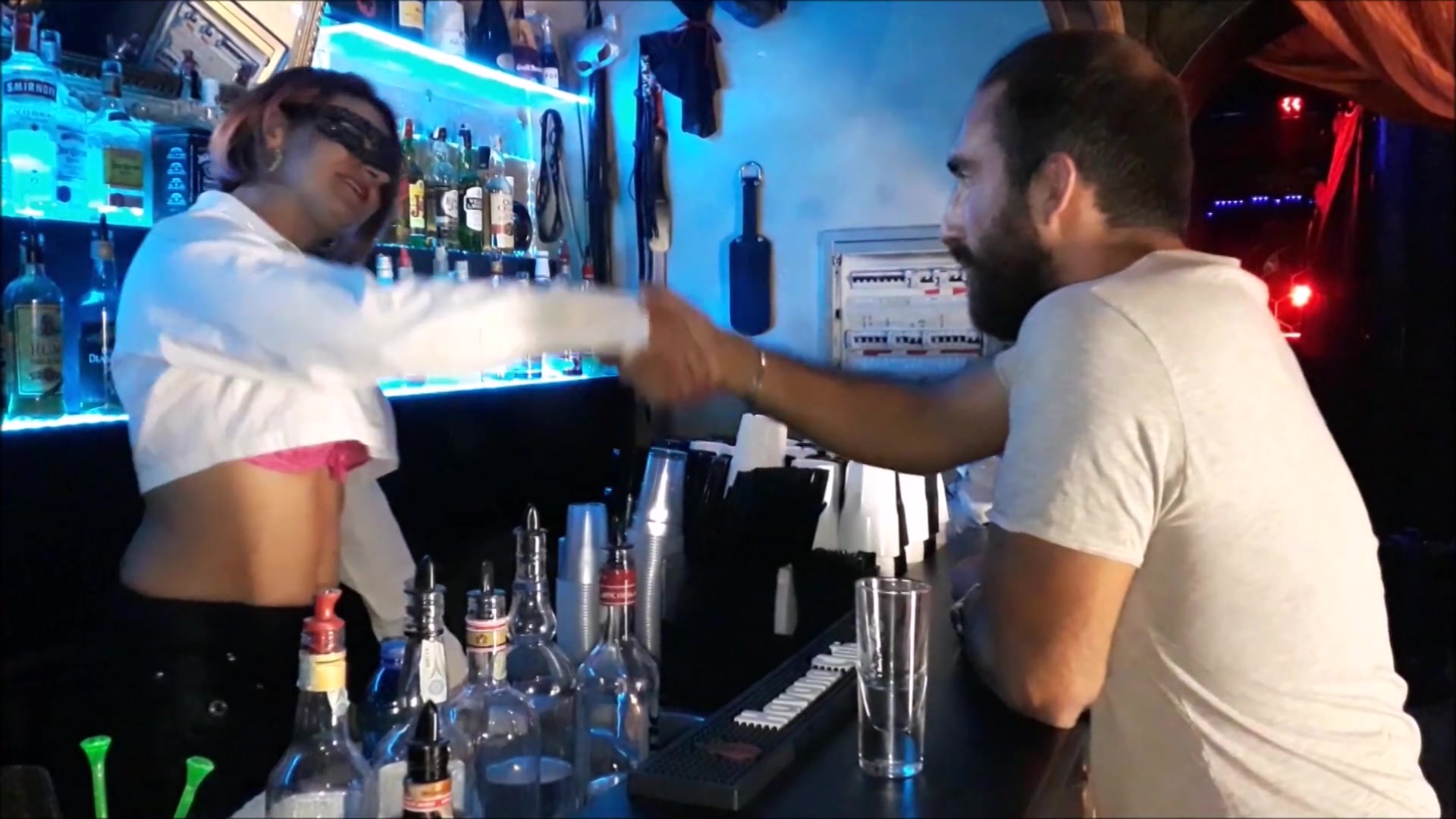 Grossa Sorpresa Al Bar - Sex Movies Featuring Miss Mina Pornostar