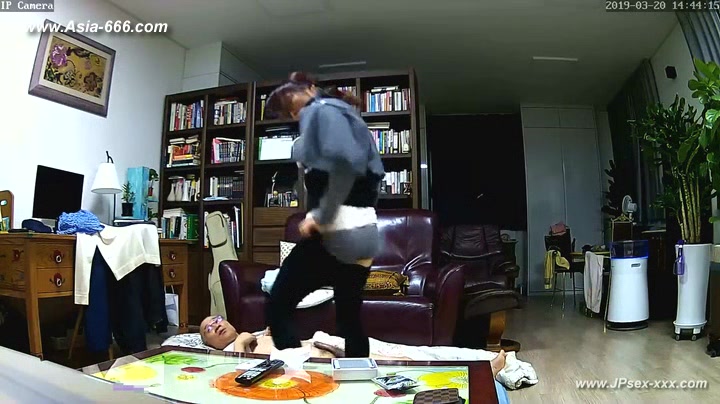 Hackers use the camera to remote monitoring of a lover's home life.387