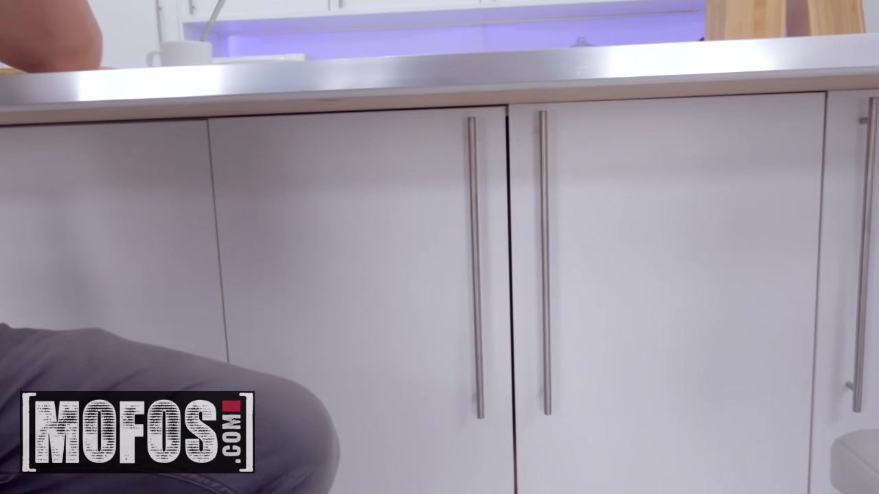 MOFOS - Dont Break Me - Rebecca Volpetti - Kitchen Cutie