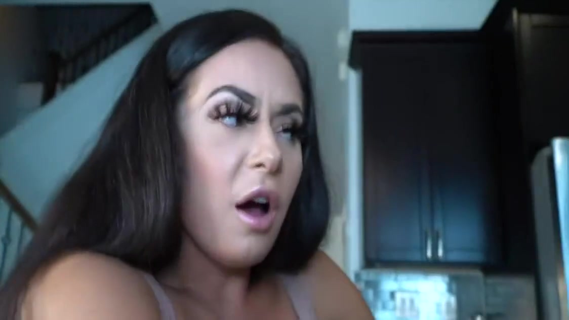 Kiki Klout - Horny Stepsister Enjoys Stepbros Attention & Lets Him Cum On Her Face While Staying Home