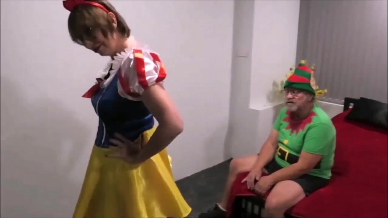 Xmas Panto Snow White Pt1 - BarbySlut