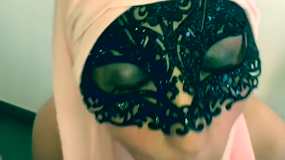 Beurette kenza cochonne en hijab