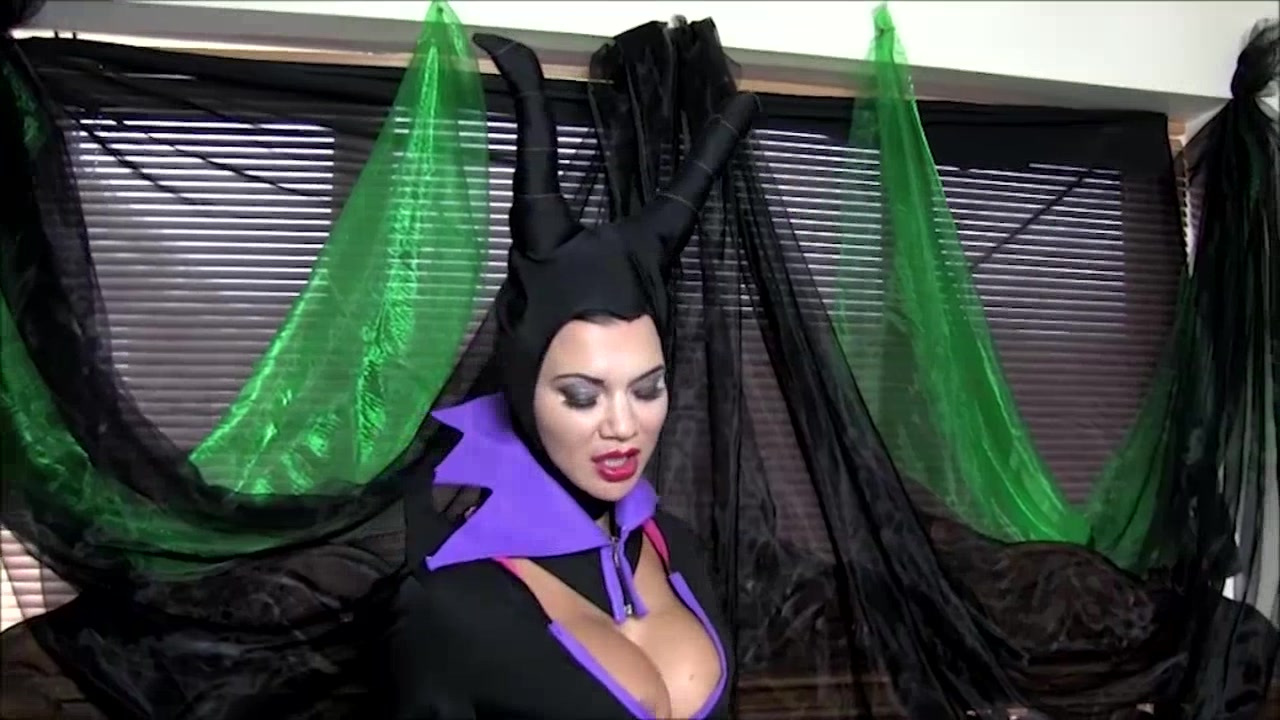 COSPLAY BABES Maleficent Playing Solo