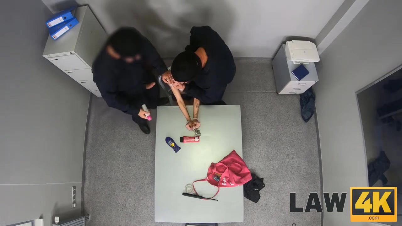 LAW4k. Security officer caught innocent teen 18+ woman and penetrated her in cell