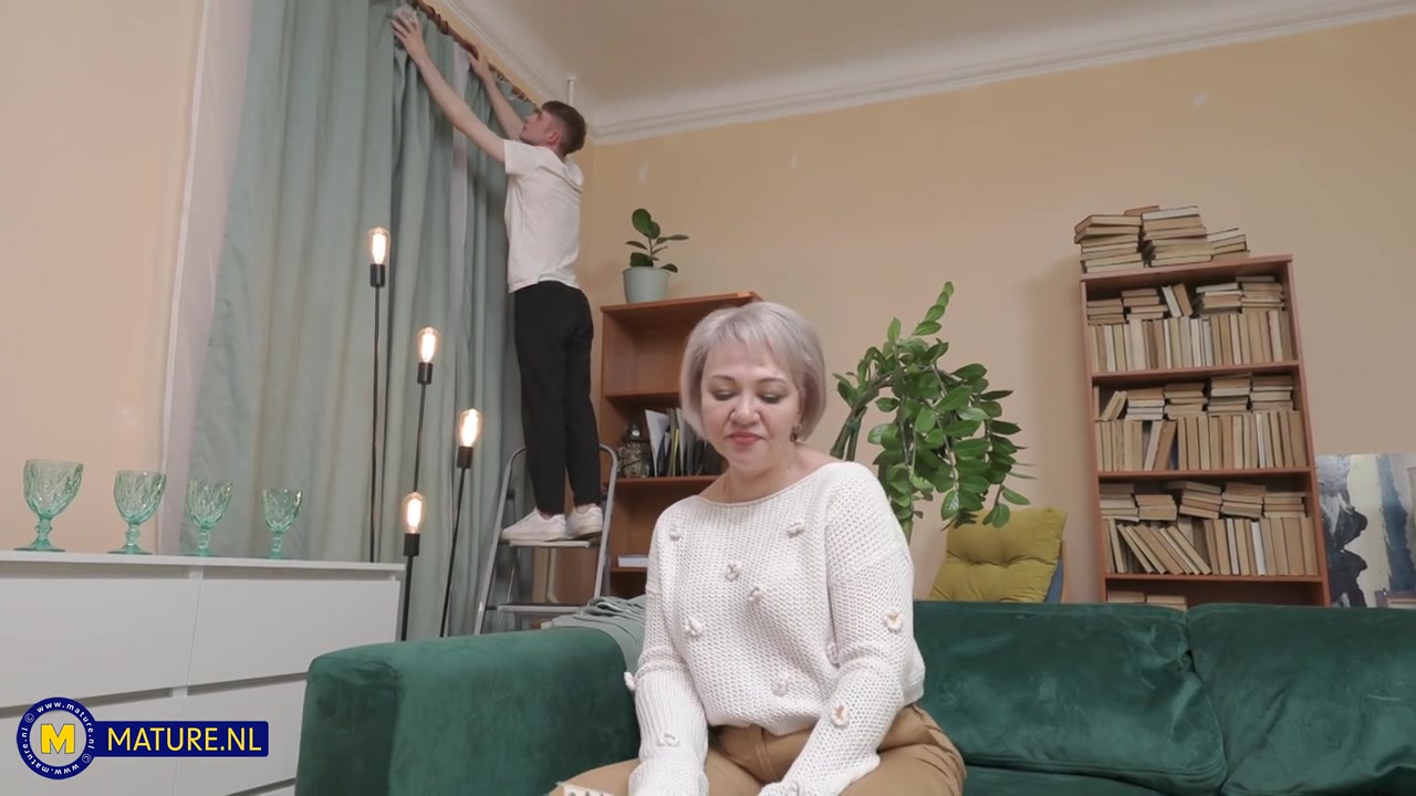 Viki Ray Is A 50 Year Old Grandma That Needs Anal Sex From A Hardworking Toyboy