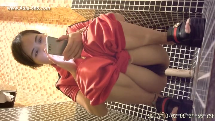 chinese girls go to toilet.110