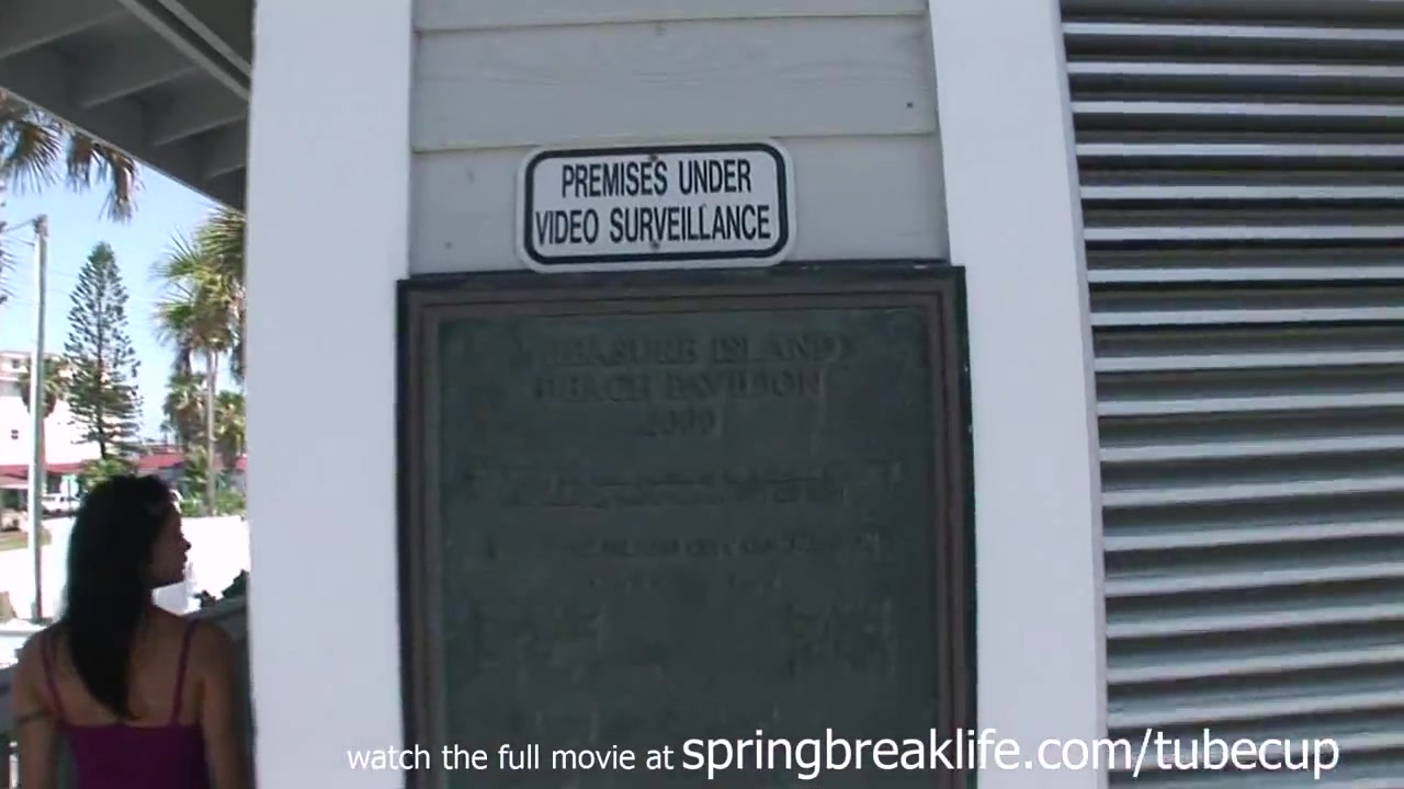 SpringBreakLife Video: 2 Hot Girls Flashing Outdoors