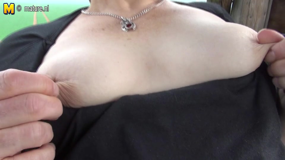 German Housewife Playing With Her Pussy - MatureNL