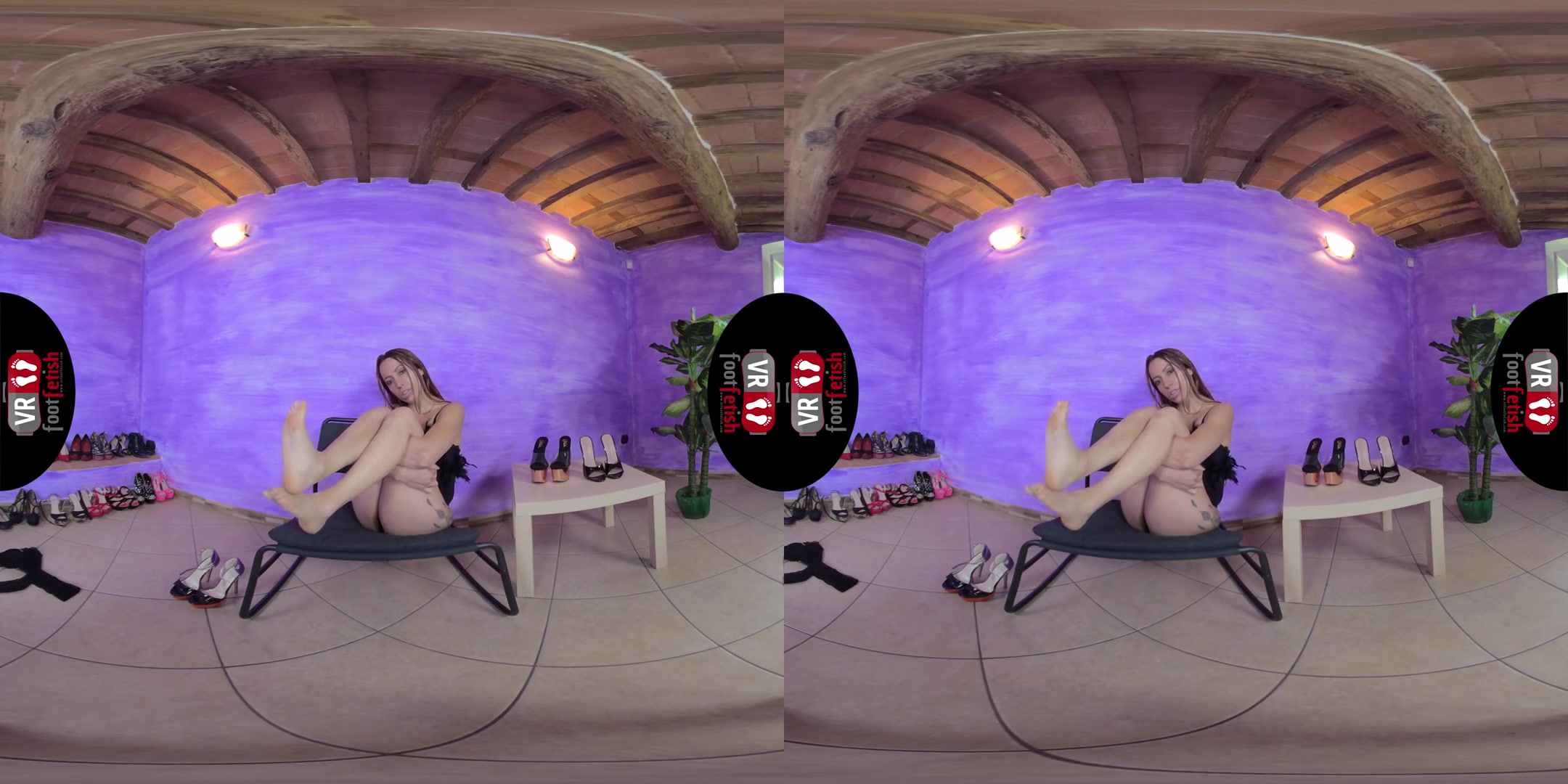 Gorgeous Elettra Takes Off Her Black Pantyhose And Flaunts Her Sexy Feet - Dancer with Incredible Legs Foot Fetish VR
