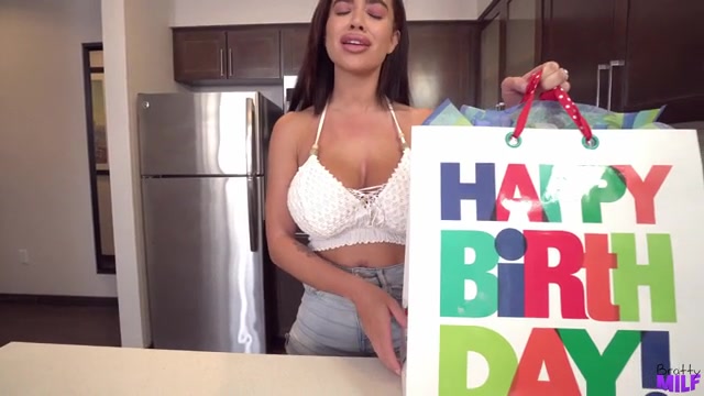 Stepmom Gave Me Birthday Sex - S1:E6 - Brattymilf