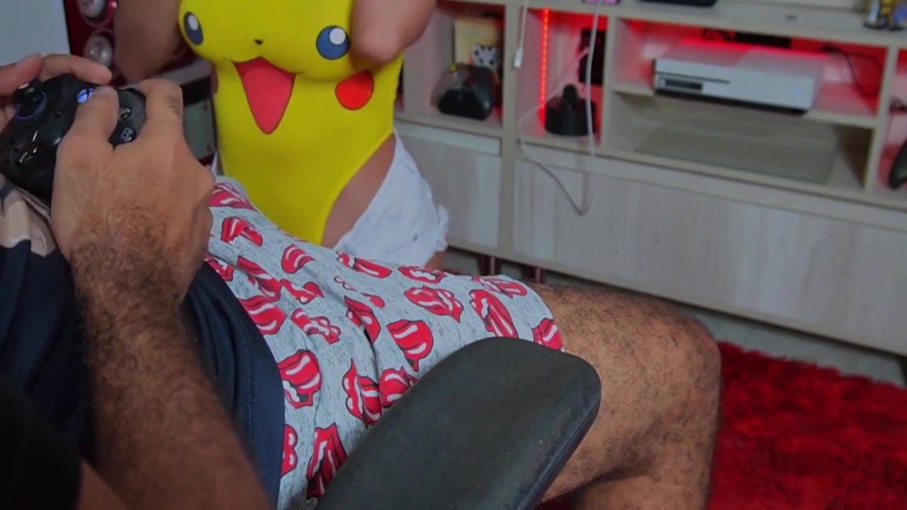 Jenifer Play, Sneider Play And Solo Boy - Mi Padrastro Me Folla Mientras Juega Videojuegos 16 Min
