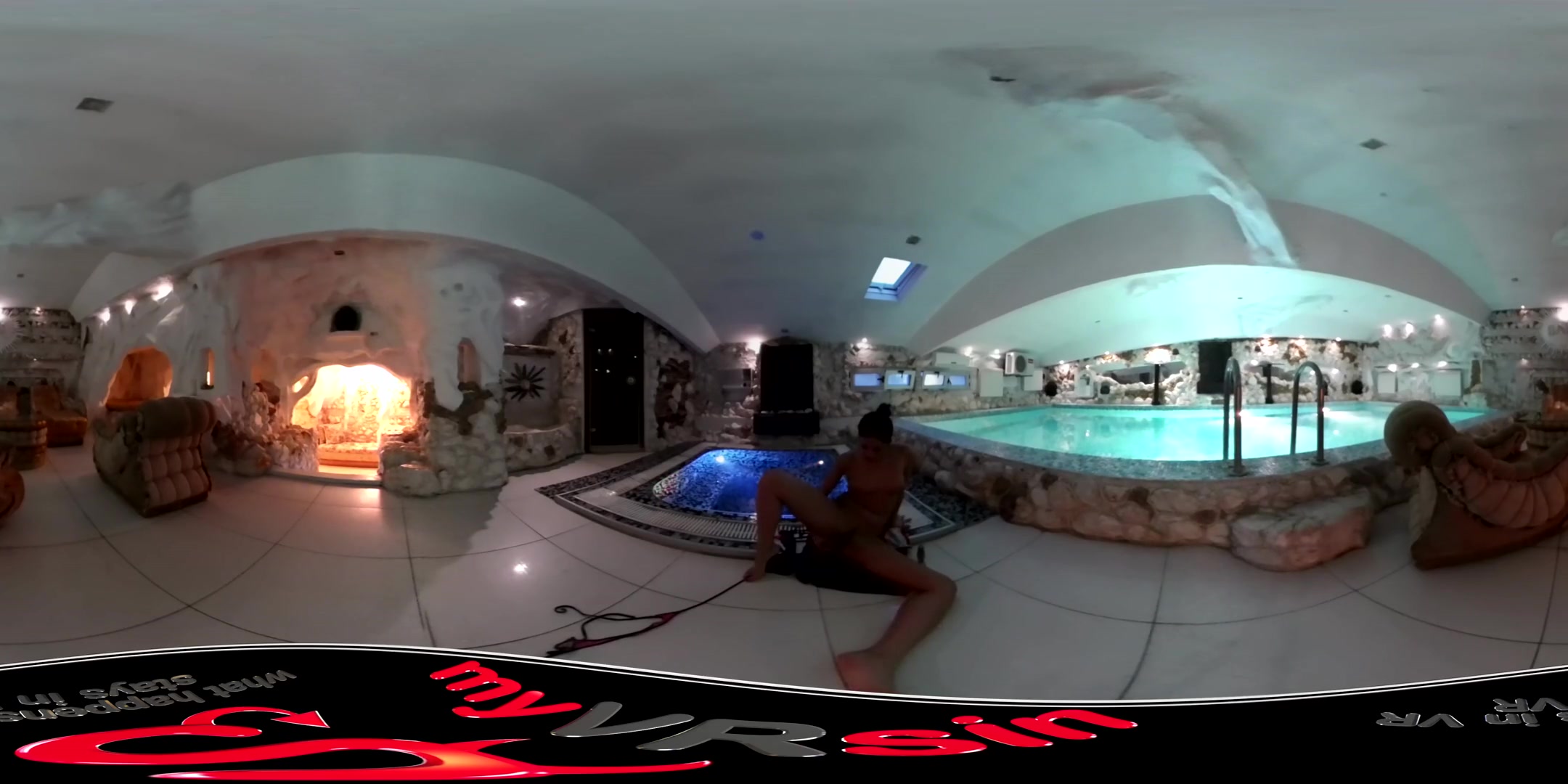 Coco De Mal in Hot Tub - myVRsin