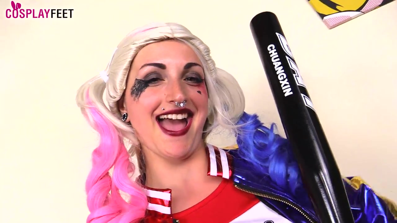 Medusa blonde looks insanely hot in Harley Quinn cosplay costume with black nylons