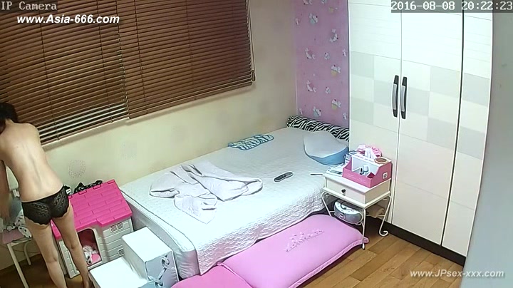 Hackers use the camera to remote monitoring of a lover's home life.***