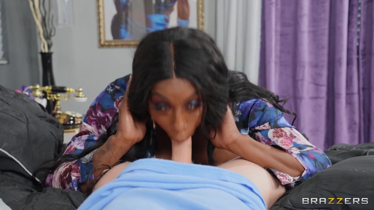 MILF U: 3 Video With Ebony Mystique, Jimmy Michaels - Brazzers