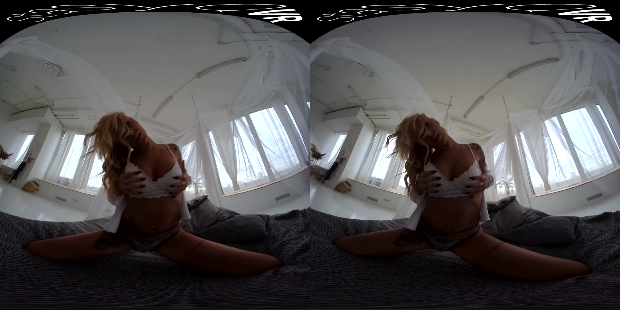 Bombshell in Bed - StasyQVR