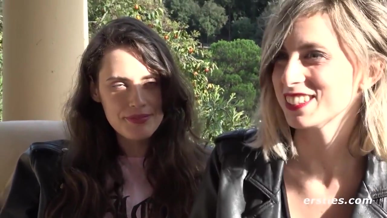 Brunette Lesbians Rub Each Others Clit Until They Burst