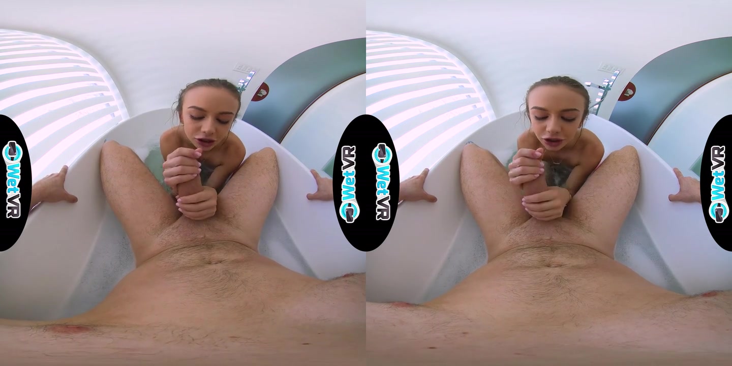 Naomi Swann in Bath Creep - WetVR