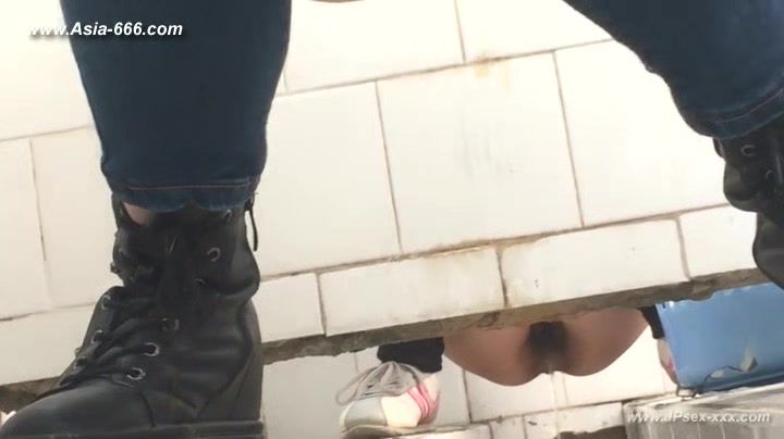 chinese girls go to toilet.108