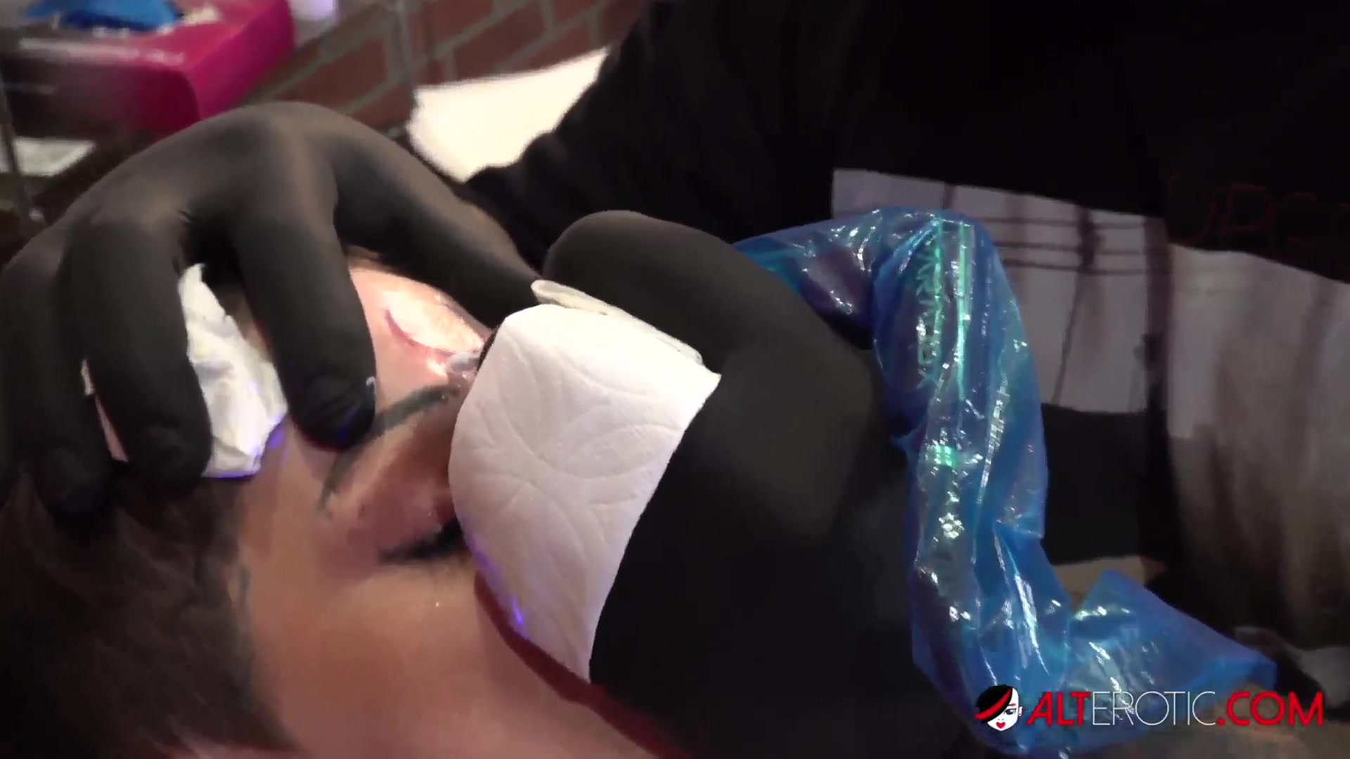 Sully Savage Gets Forehead Tattoo