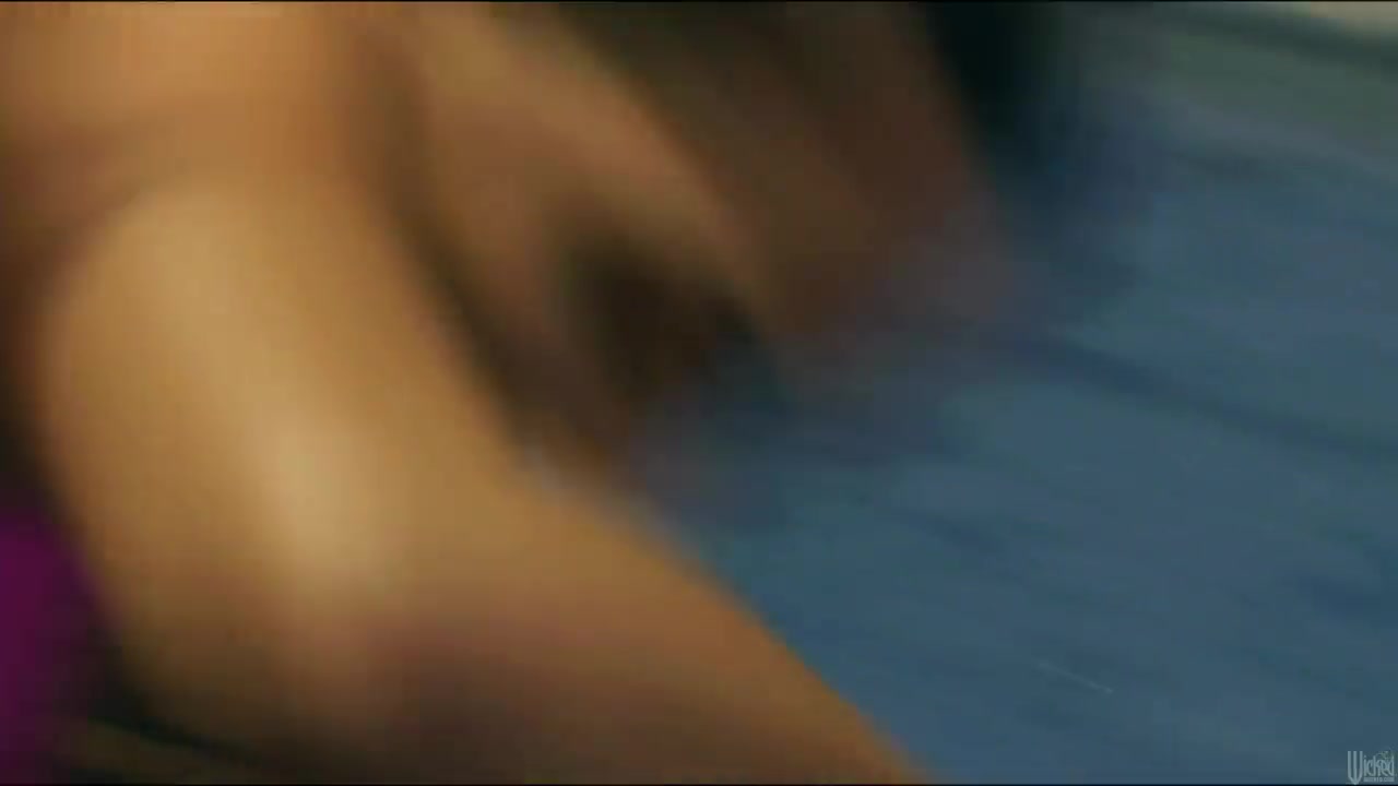 Adrianna Luna sucks the hell out of males cock