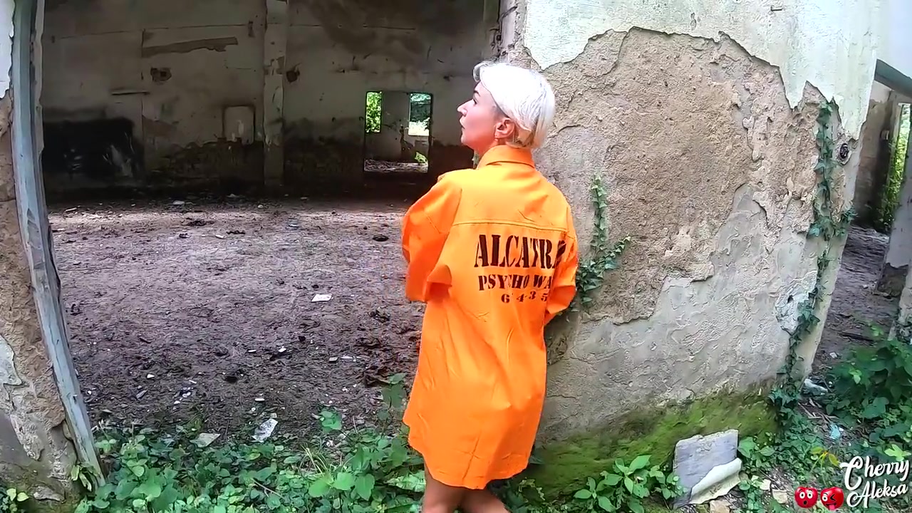 Sexy Prisoner Deep Sucking Dick And Had Anal Sex On The Abandoned - Facial
