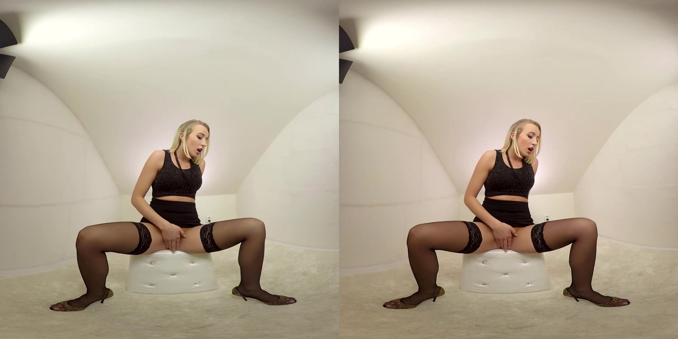 256 - Gianna Ray - Petite Blonde Solo Model Striptease Toying