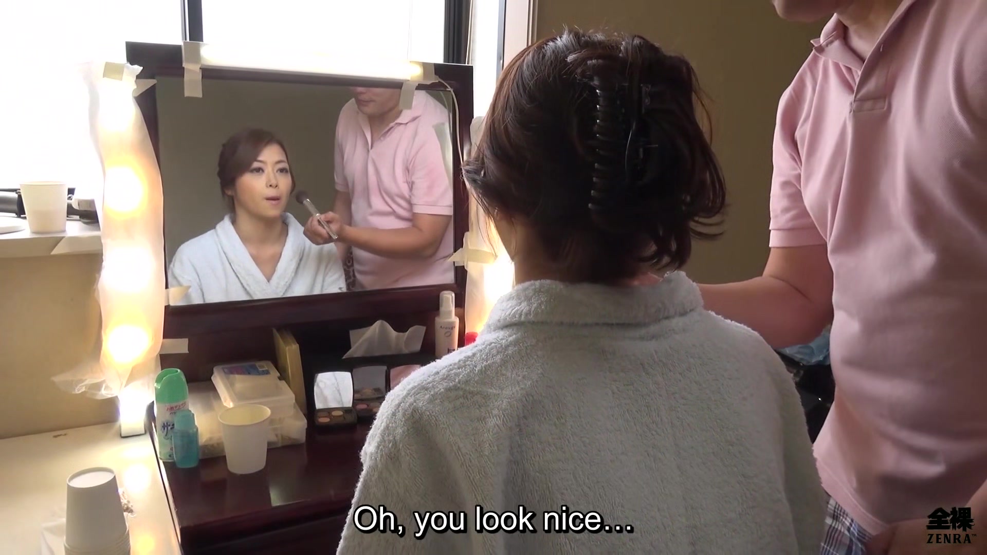 Maki Hojo sexual antics in between actual JAV shooting