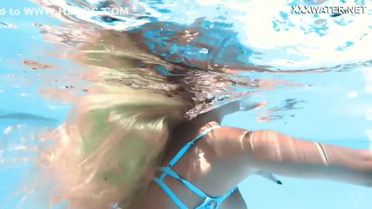 Lisi Kitty - Very Horny Milf Babe Ready To Fuck You In The Pool