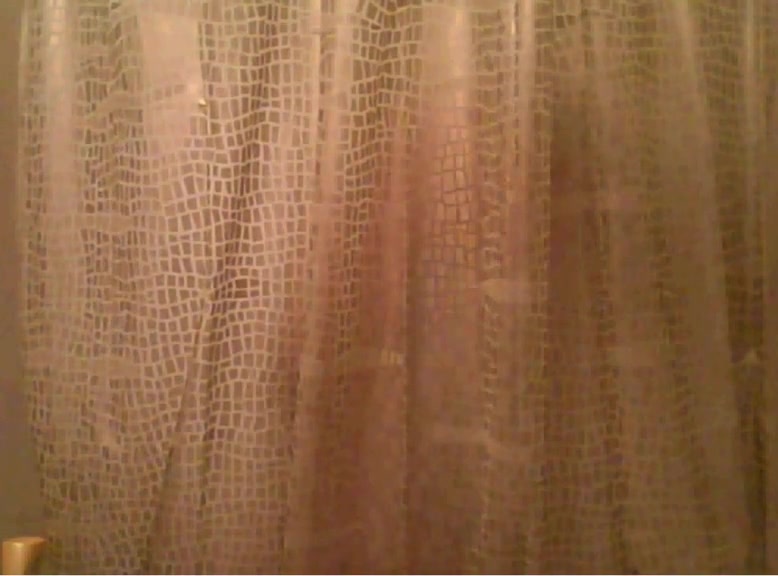 Tranny masturbate in the shower
