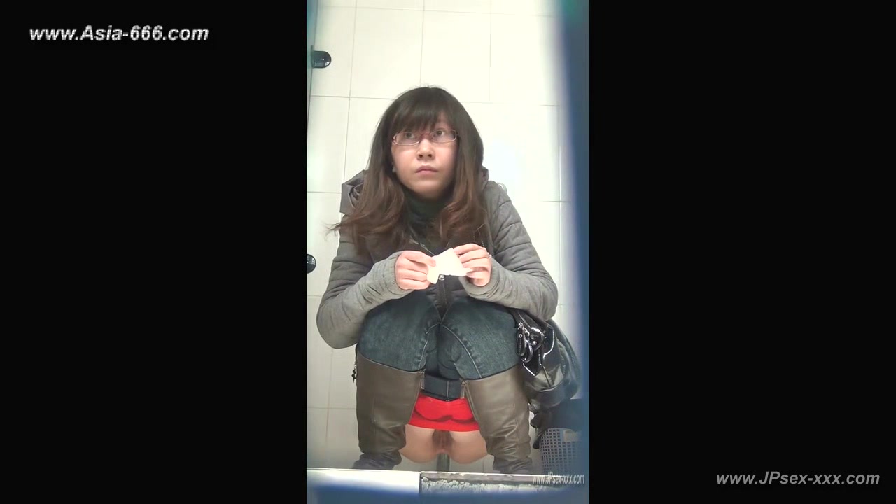 chinese girls go to toilet.140
