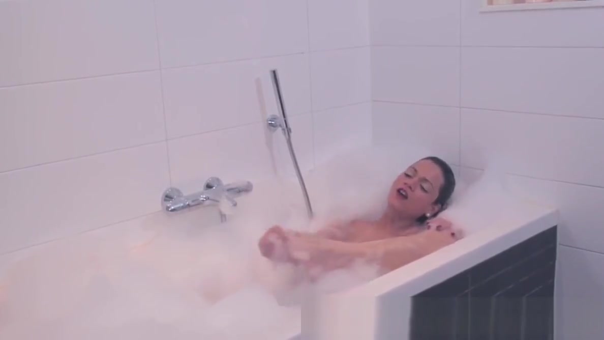 Ts Beauty Camilla Jolie Jerking Her Dong