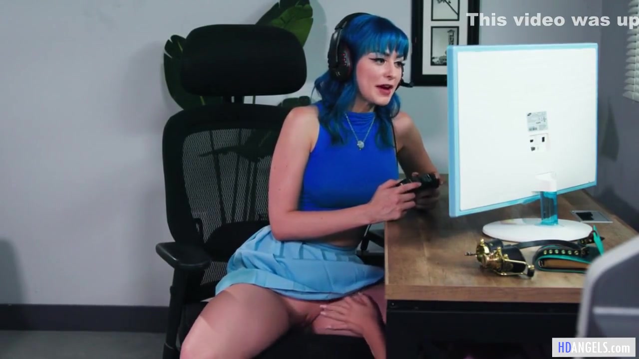 Charly Summer And Jewelz Blu In Blue Haired Geek Girl And Her Gf Have Lesbian Sex