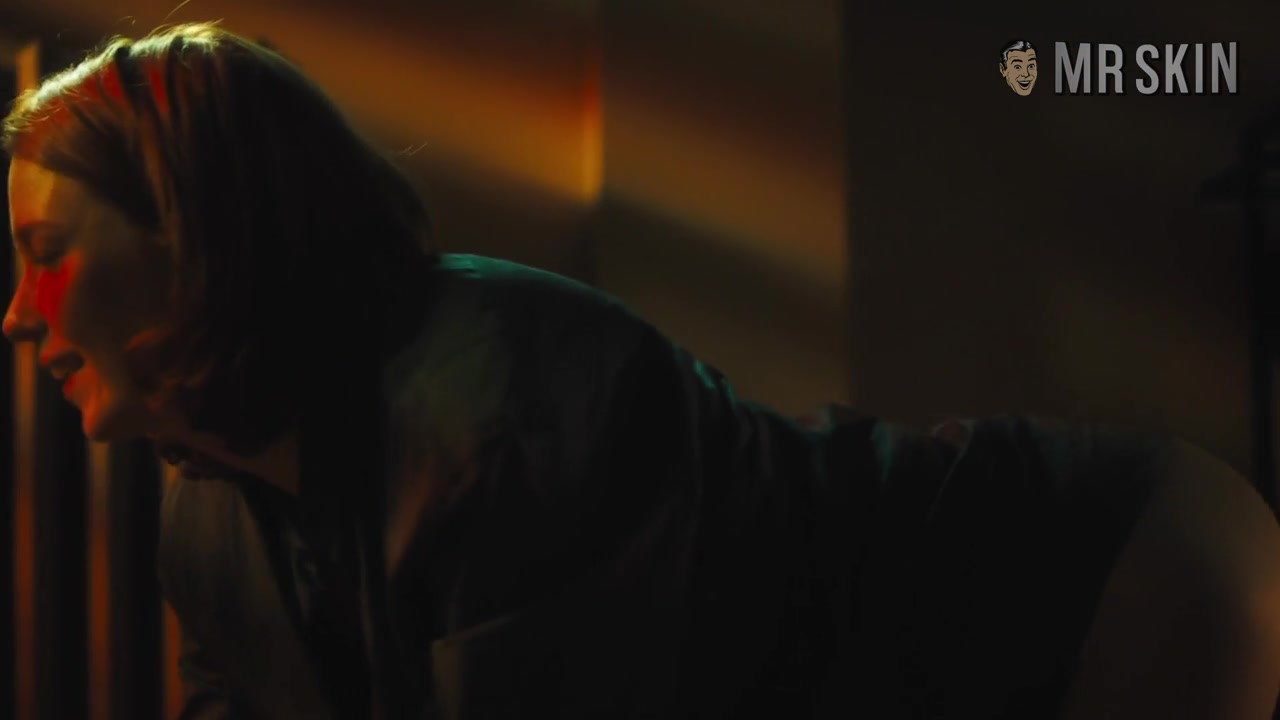 Taylor Schilling Serves Up Her Chow Hall In Orange Is The New Black - Mr.Skin