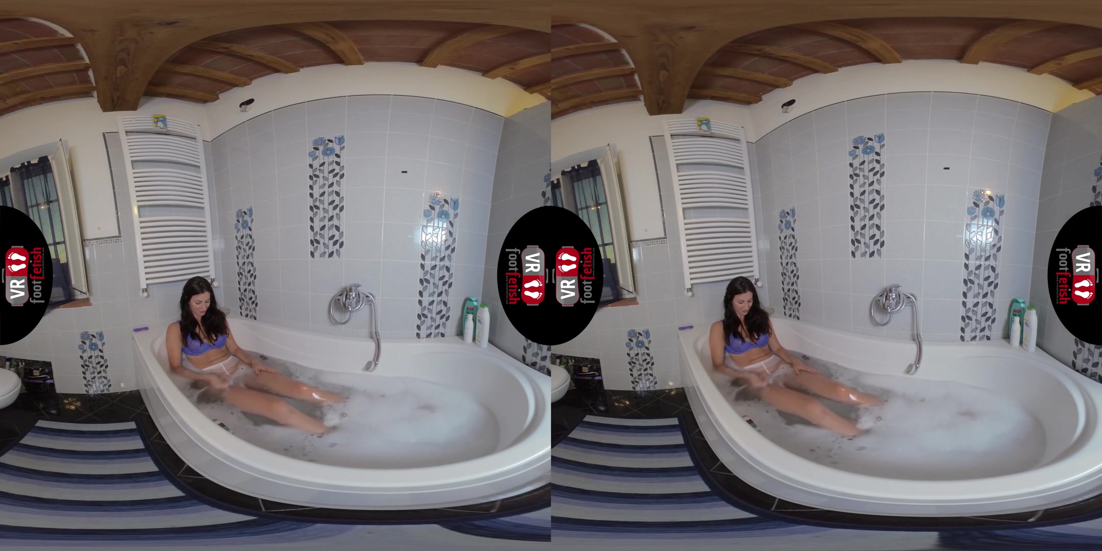 Insanely Sexy Lilian Takes A Bath With Her Nylons On - VRFootFetish