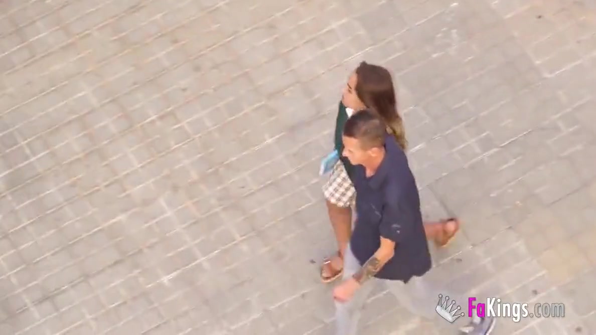 Amateur Midget Looks For A Sex Lesson At The House Of With Munequita Enfadada